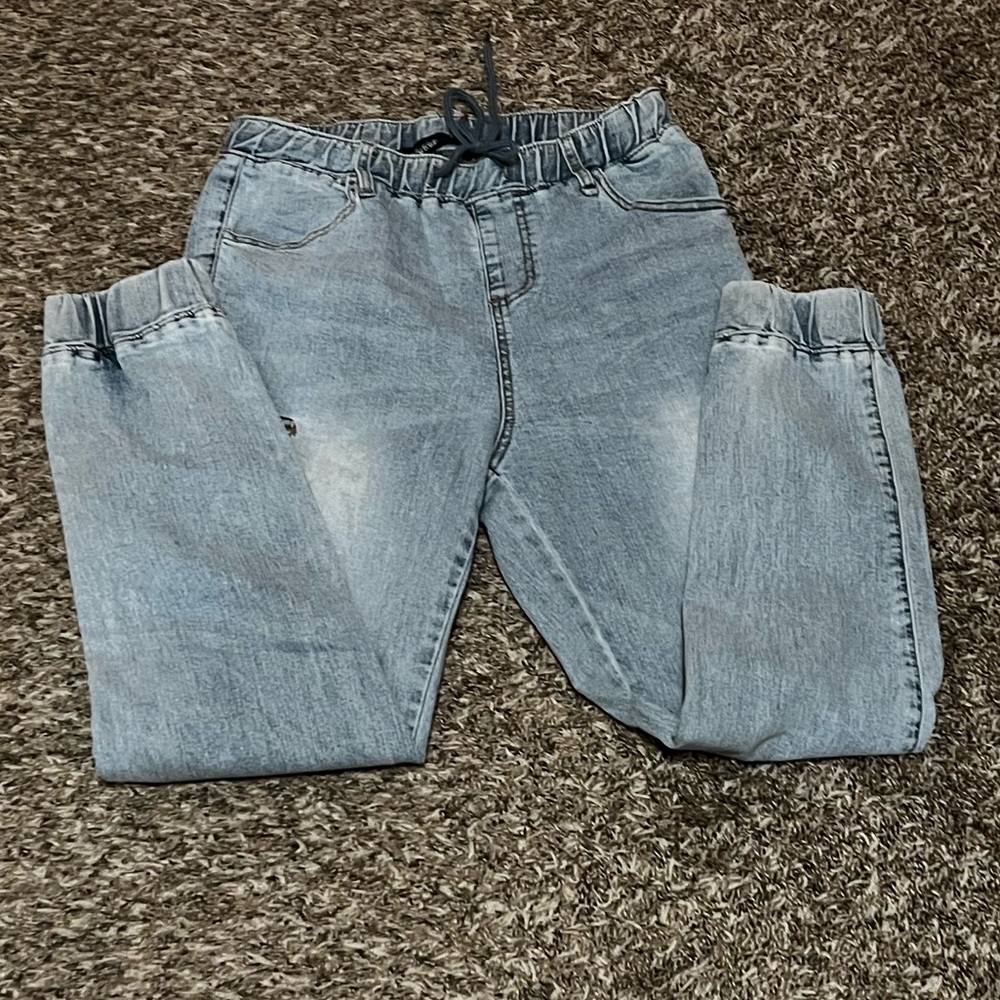 Almost Famous Denim Cargo Jogger in Light Blue Wash Size medium